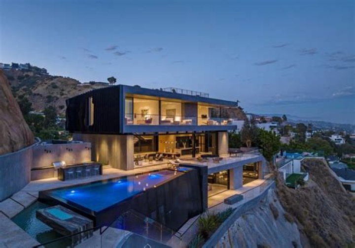 Chaumont Beverly Hills: A Luxurious Retreat in the Heart of Los Angeles